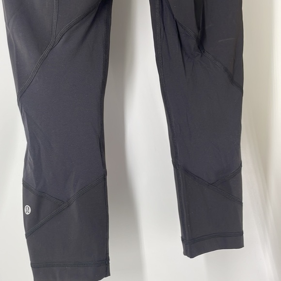 Lululemon Pace Rival Crop *Full-On Luxtreme 22"
Black workout gym sz 6 - Picture 11 of 11